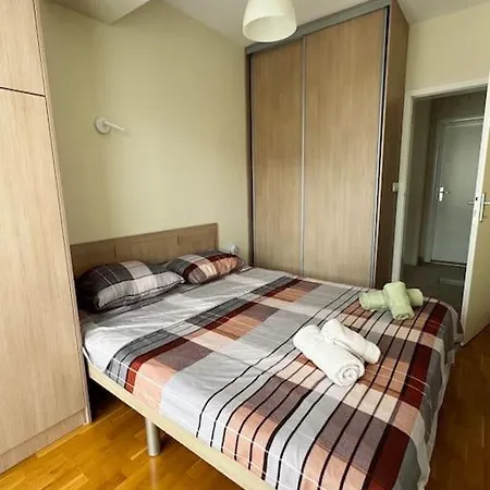 White Diamond Apartment *