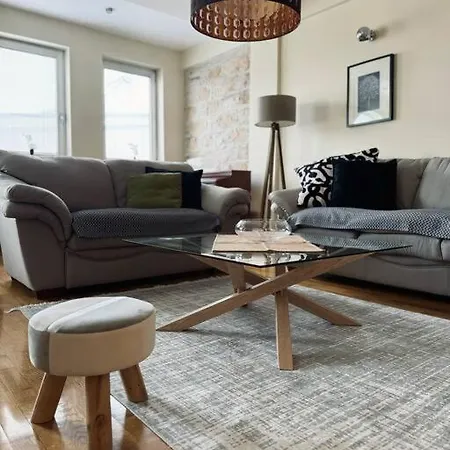 White Diamond Apartment *