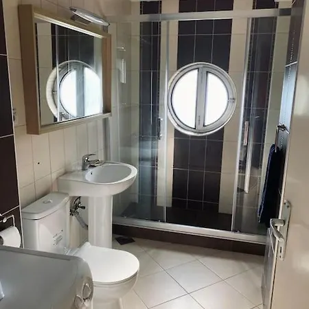 White Diamond Apartment *